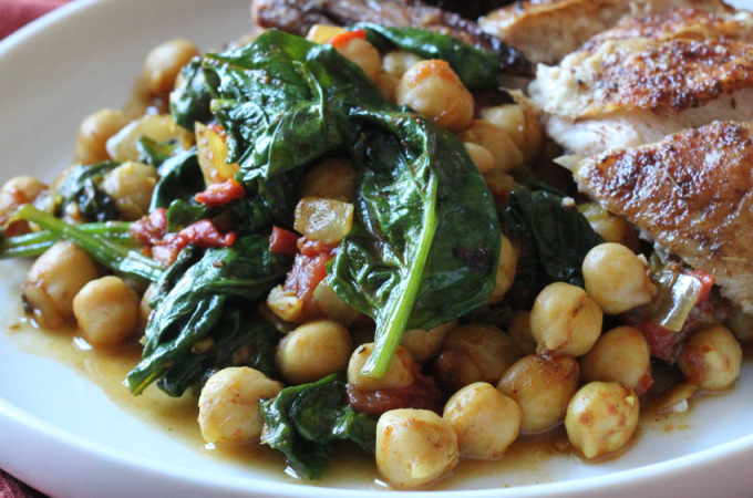 Spicy Chickpeas with Tomatoes and Spinach | Runaway Apricot